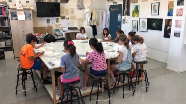 CulturaLasRozas's tweet photo. Una semana más seguimos perfilando artístas en los campamentos creativos de #LasRozas #ViveLaCultura @Ayto_Las_Rozas @BibliotecasLasRozas @rozasjoven https://t.co/WwwxzUFcET