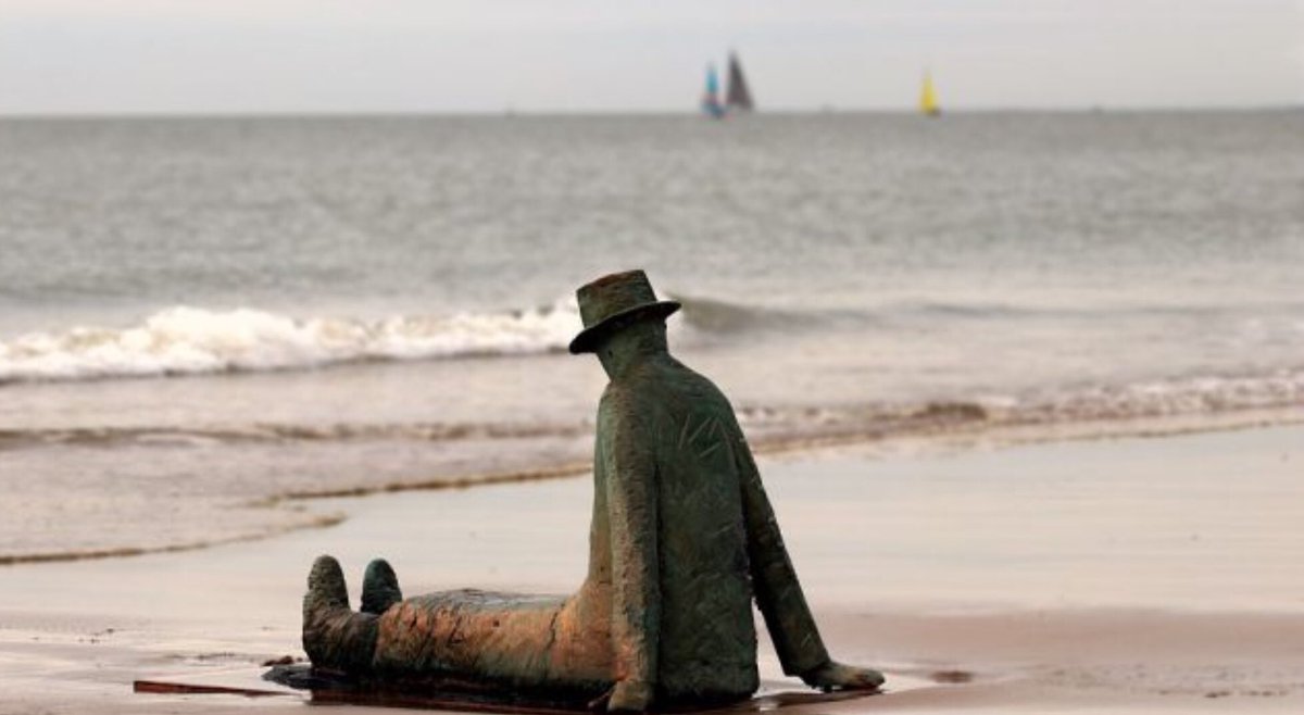 SalaLettura's tweet image. C’è il silenzio di un grande odio
e il silenzio di un grande amore
..di una profonda pace dell’anima
..degli dei che si capiscono senza linguaggio

c’è il silenzio della sconfitta
e il silenzio di coloro che sono ingiustamente puniti

#versinliberta Edgar Lee Masters #SalaLettura