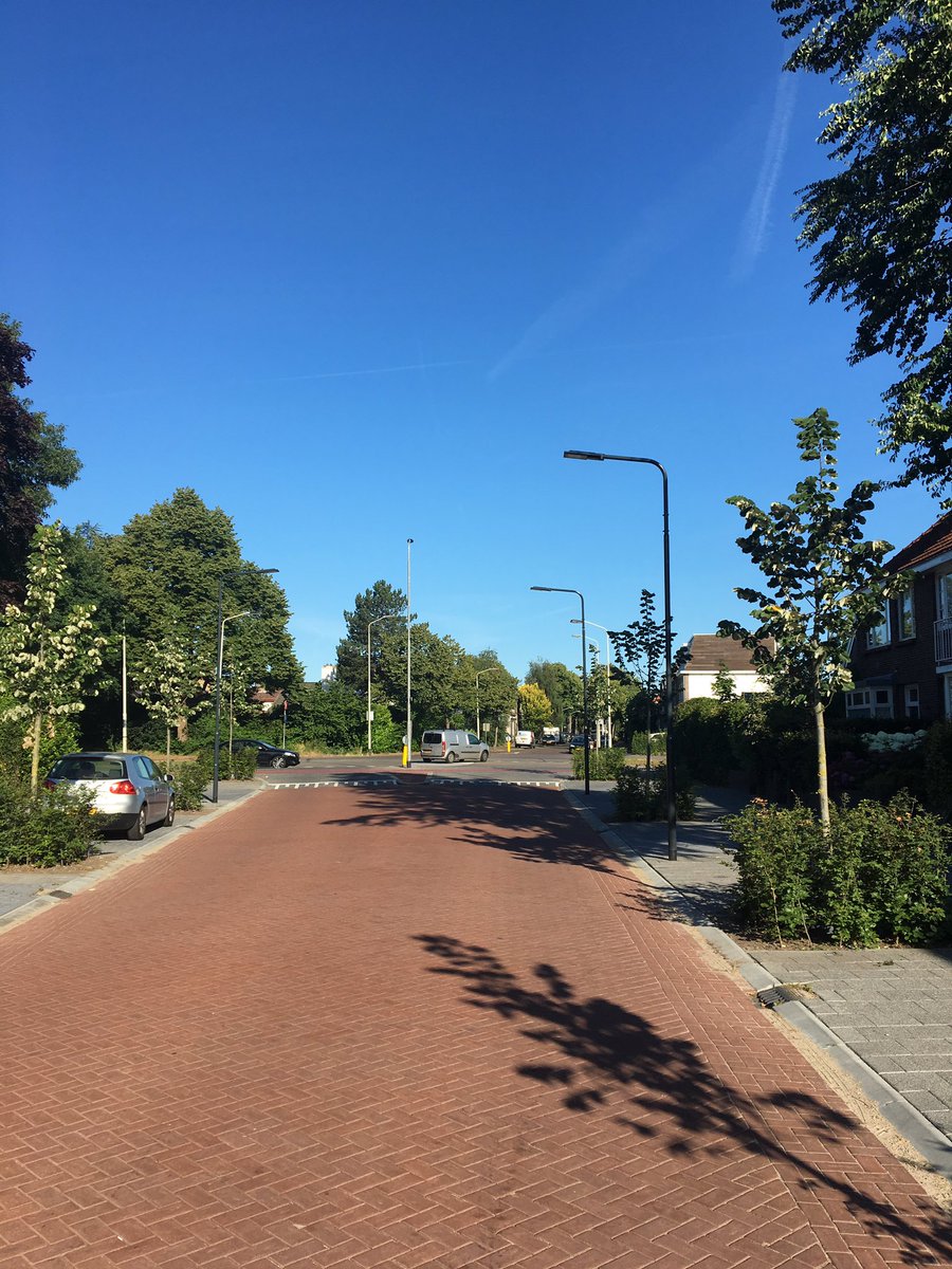 rikcents's tweet photo. Lekker op de #fiets. Beter vooruitzicht dan de vorige keer... #transitie #mobiliteit #breda https://t.co/bv0NPEJszg