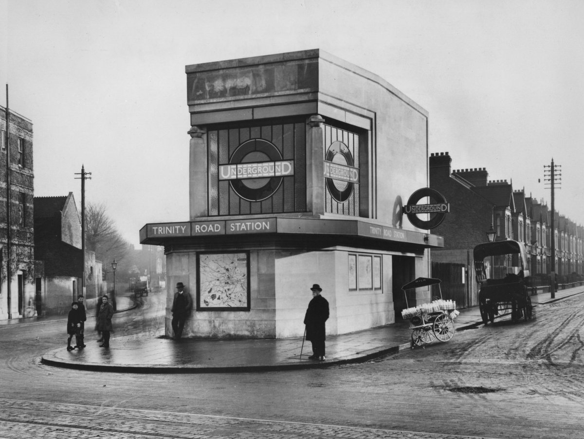 #ThrowbackThursday – Trinity Road station (now #Tooting Bec) sometime between 1926 (when the station opened) and 1950 (when the name changed). Can anyone pinpoint the date?
#TBT #TBThursday #Balham