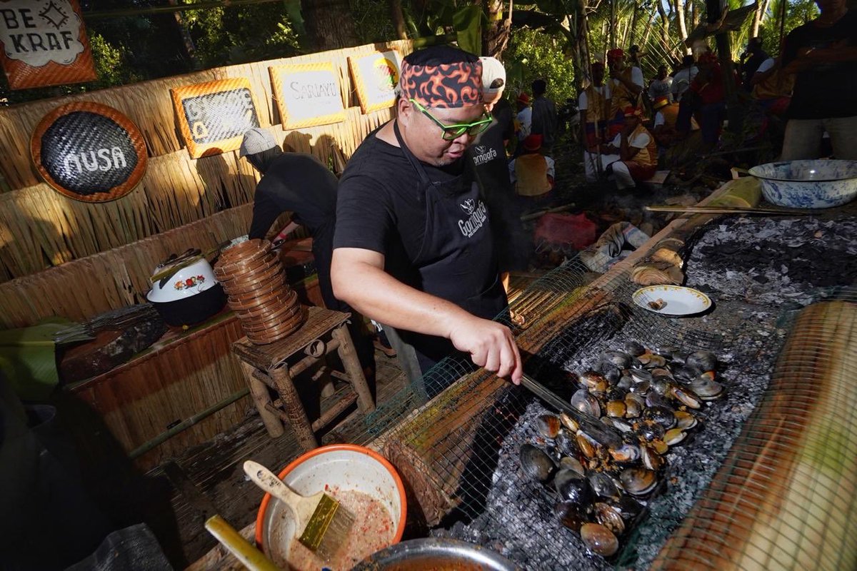 TelukJailolo's tweet photo. Theater Kuliner 7 Suku Asli
#festivaltelukjailolo #gorngofa #pesonaFTJ2019 https://t.co/hahTumtBgc