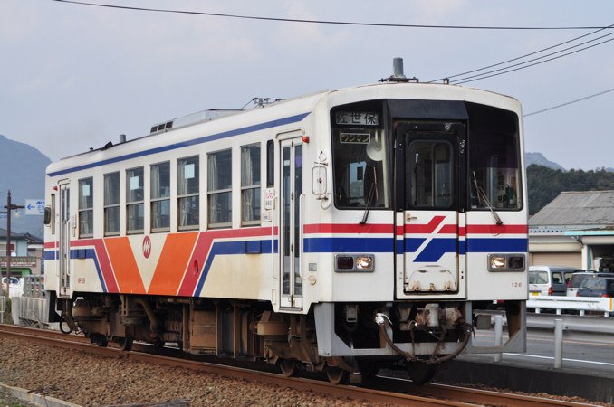 cross4242564's tweet photo. 満員電車はマジで辛かった、本当に･･･

それに比べ、わいの地元の電車(松浦鉄道)の平穏さは、神だと思う https://t.co/ocE4WLOgxz