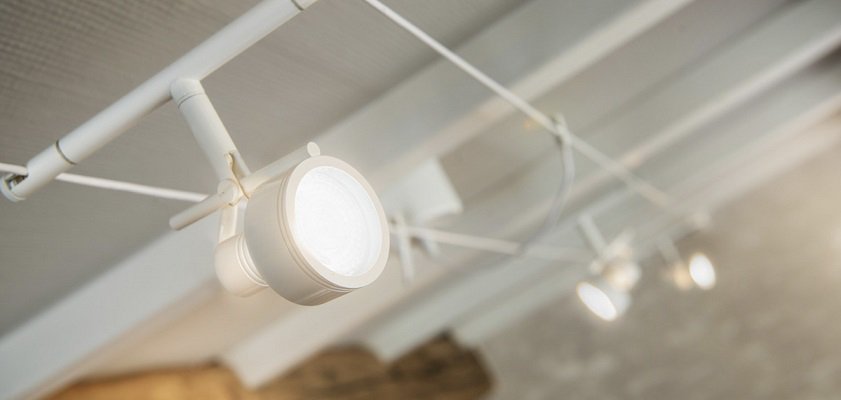 LED Magazine - SLV introduceert TENSEO spanningsdraadsysteem ledmagazine.nl/nieuws/i18906/…