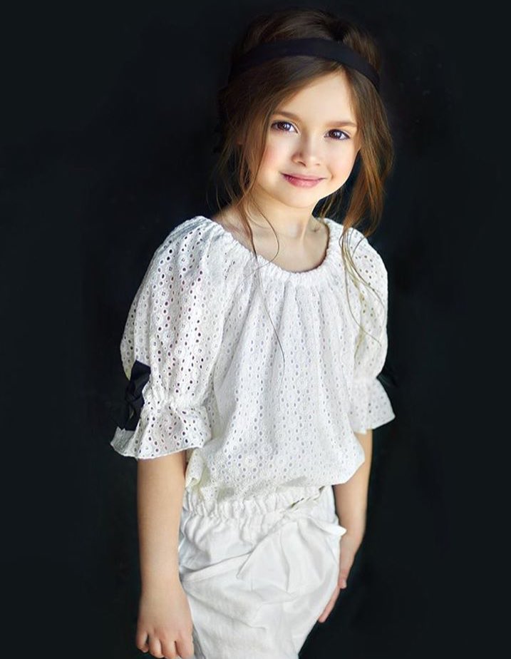 Realnataliamora's tweet photo. which one should be new headshot? 🙈 | 📸 @mwynnphotograph 

#natalieamora #kids #kidmodel #kidsfashion #models #model https://t.co/Lpw7UCSs9N