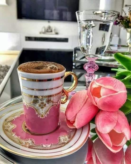 ..🕊صباااح يسابق ذكراً ..
يبادرحمدآويرتل شكرآ لرب الجلال .. يعانق فجرا يلبي إليه  ..
فسبحانه عليه التوكل ومنه السداد