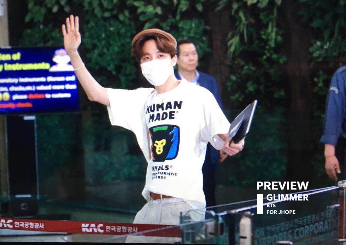 glimmer_seok's tweet photo. 190704 김포 출국 🛫

#제이홉  #정호석 #호석 #홉 #JHOPE
#방탄소년단 #BTS 
@BTS_twt https://t.co/1JUlxCO2ws