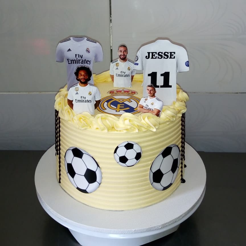 Bayelsa Baker Sur Twitter Here S A Realmadrid Cake I Made Decorated With Edible Images And Finished Off With A Personalise Football Shirt Topper Halamadrid Realmadrid Cake Football 11thbirthday 11thbirthdaycake