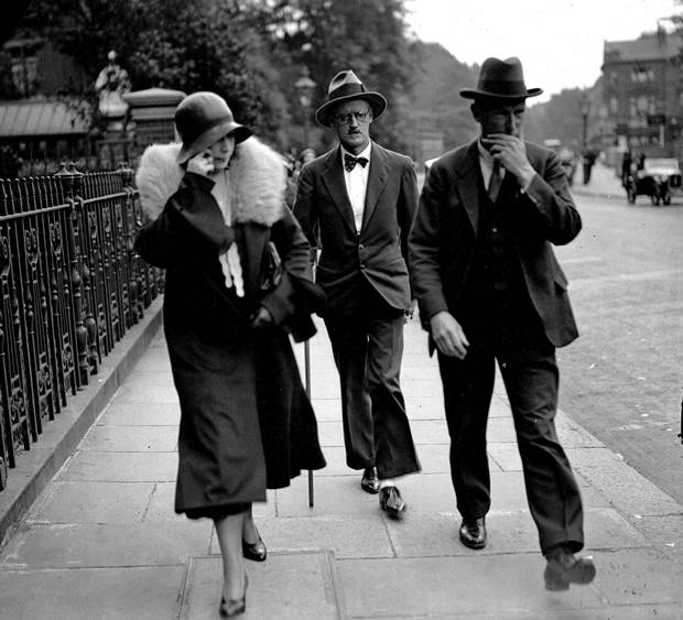  #Otd 1931: James Joyce & Nora Barnacle married in London, after being together for 25 years! Joyce 49 & Nora 47. Had 2 grown up children, Giorgio & Lucia (right in ). Tried to keep it secret (applied for licence 2 days before civil ceremony, full name, no birthplace/profession)