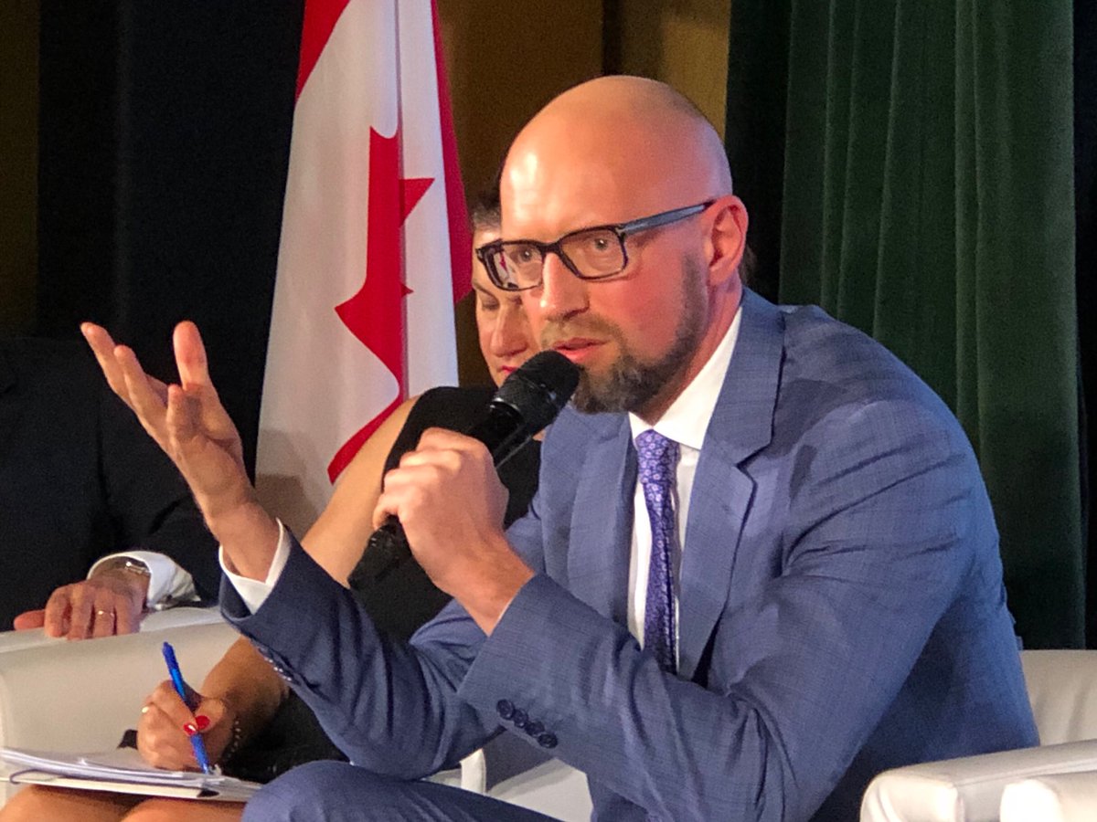 Yatsenyuk_AP's tweet image. Політичне лідерство - це виклик для нового президента, і для нового парламенту, і для нового уряду. Чи буде у них мужність показати результат. Чи зможуть вони провести потужні, можливо непопулярні, але необхідні реформи. Конференція #MakingReformsHappen у Торонто
