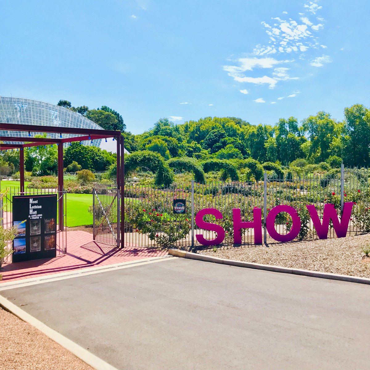 Dreaming of the prettiest #Rose #Garden in #Adelaide? The #NLH has the most beautiful backdrop in <a href="/ADLfringe/">Adelaide Fringe</a>. We are seeking submissions for our #2020 season. Think we would be a perfect match for your show? 💎🌷 🎭🎪🤹‍♀️Get in touch: hartstonekitney.com/perform-with-us #FringeGetsClassy
