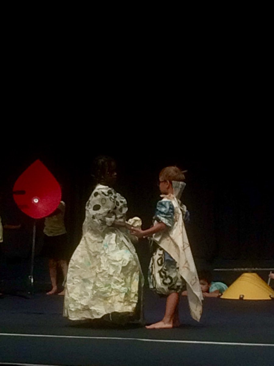 ageem_10's tweet image. Spectacle d’ouverture @congresageem19 #ageem #ageemversailles2019 
Toujours un émerveillement ! 
Bravo aux enfants, aux enseignants et à l’ @AGEEM_National de nous offrir ces formidables moments!