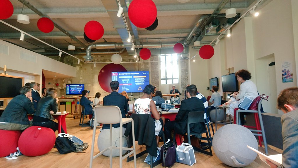 57% des conducteurs interrogés téléphonent au volant, 31% lisent leurs mails et sms... Le constat inquiétant de <a href="/sanef_groupe/">Sanef groupe</a> @OPENMINDKFE Opéra #sécuritéroutière