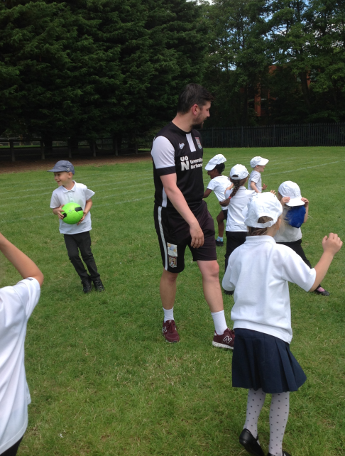 LumbertubsPri's tweet photo. The children had great fun on their last day of Fit For Life week yesterday taking part in a penalty shoot out with Lucan and Clarence the Dragon, Northampton Town Football Club 's much loved mascot🐲 https://t.co/KoBHm19cWO
