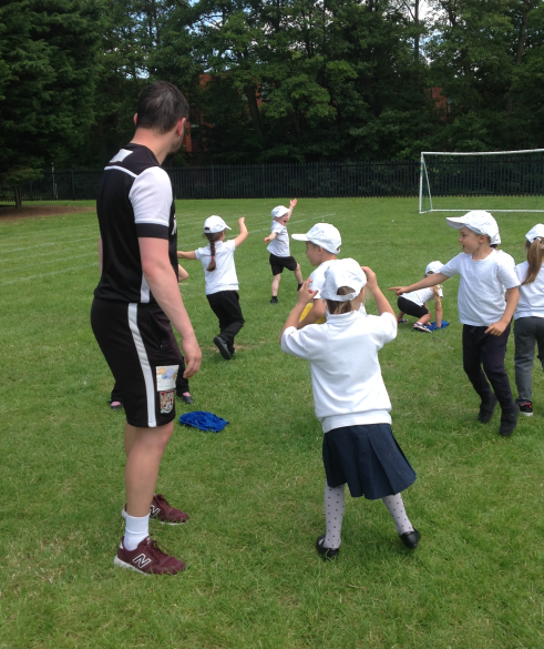 LumbertubsPri's tweet photo. The children had great fun on their last day of Fit For Life week yesterday taking part in a penalty shoot out with Lucan and Clarence the Dragon, Northampton Town Football Club 's much loved mascot🐲 https://t.co/KoBHm19cWO