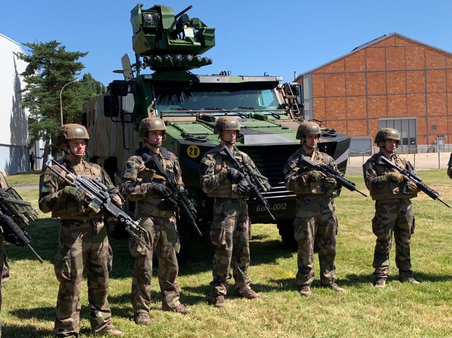 SCORPION : Le premier véhicule blindé blindé multi-rôles « Griffon » a été livré à l’armée de Terre . D-n_cNzXoAAoatu?format=jpg&name=900x900