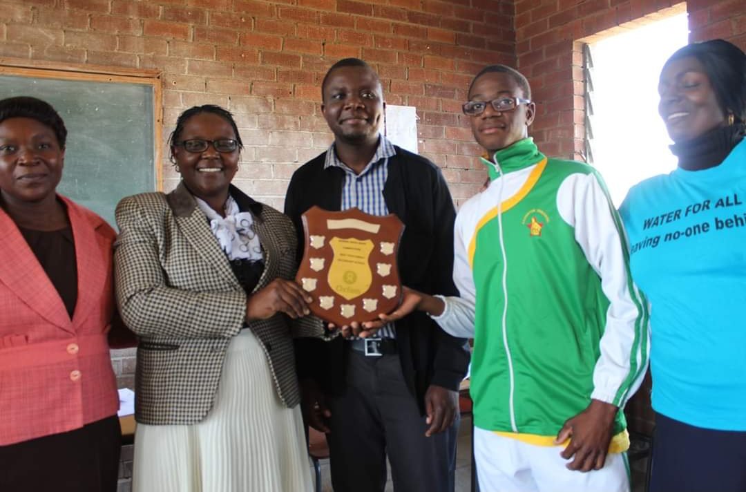 #CholeraResponse: School Health Clubs introduced by @OxfaminZim through funding from @UNICEFZIMBABWE have inc⬆️d Hygiene Knowledge in #Schools. Recently held WASH Quiz Competitions at Glen View 2 High proved inc⬆️d Hygiene Practices amongst students. 
#QuizComp
#HygienePromotion