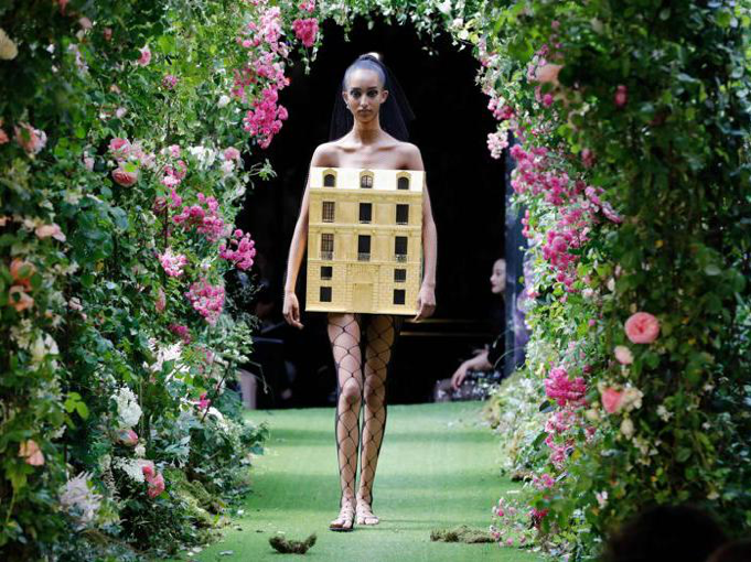 babaconsulting's tweet photo. #Sustainability doesn’t mean only being environmental friendly, but also breaking #stereotypes. From #MariaGraziaChiuri to #IrisvanHerpen, come discover the main examples of it as seen at #ParisCoutureWeek on https://t.co/gH2ryHX9ah https://t.co/9DGb2v8dRc
