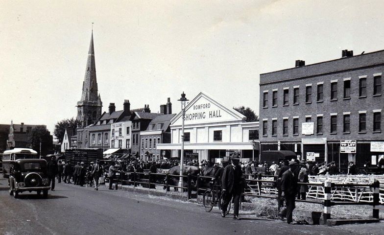 This week’s #throwbackthursday is from 1935 and kindly shared with us by the Romford History Facebook group: facebook.com/groups/Romford…

Send us your old photos of Romford Market and we’ll share them with our followers.