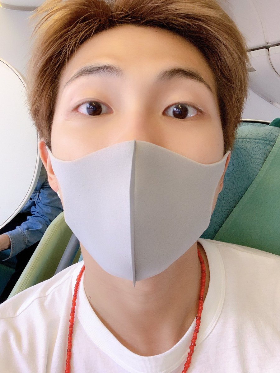 chiee19951013's tweet photo. もうみんな一斉にあげまくるから何がなんの写真が全然ついていけない🤣💖✨でもテンション上がってて嬉しい💜💜💜
#Lights #LightsMVOutNow #Lightoutnow #BTS @BTS_twt Lights Boy With Luv feat. Halsey IDOL FAKE LOVE DNA BTS https://t.co/EJLxIvkNqO
