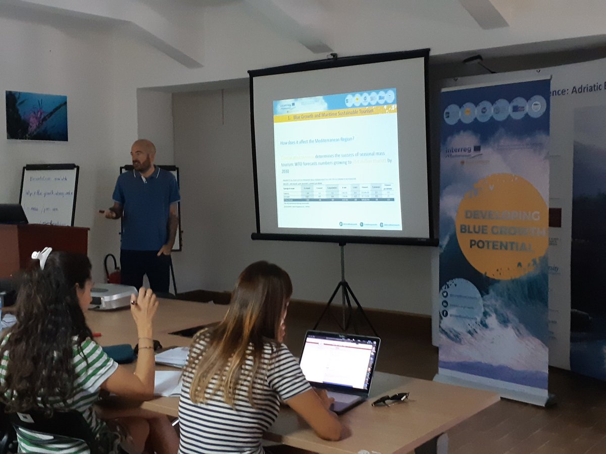 ascameorg's tweet photo. 🗂️#ASCAMEprojects: The @InnoBlueGrowth Summer School started its 4th day with three main subjects:
- #BlueEnergy 🌊💡
- Marine #Biotechnology 🐚🧪
- Blue Energy and #landscape #architecture 📐
👩💻The afternoon will be dedicated to labs with tutorship https://t.co/vsFw2J3zQg