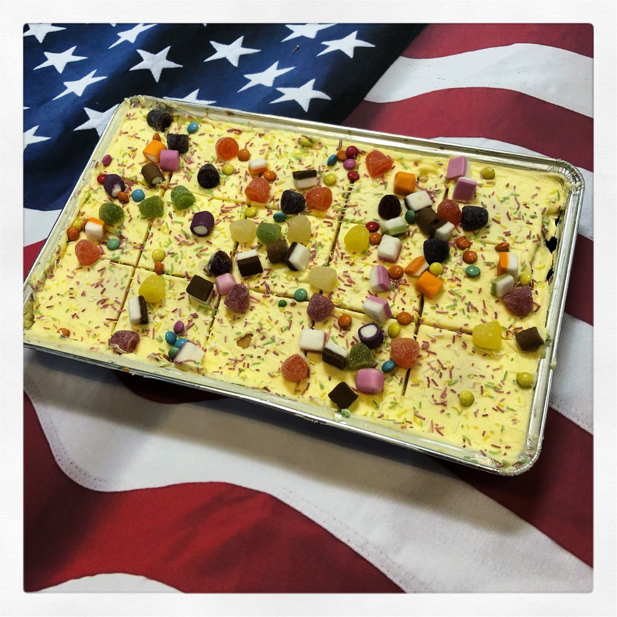 StructureToneUK's tweet photo. There’s no better way to start the 4th July weekend than Rocky Road 🙌🇺🇸
#HowDoWeMakeThePerfectWorkspace? https://t.co/j7DbHRXtze