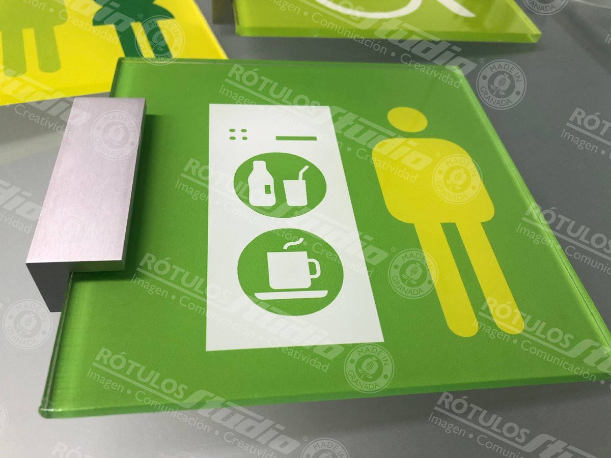 RotulosStudio's tweet image. La señalética interior tiene una gran importancia ya que nos ayuda a tener una buena imagen de marca y a captar la atención de posibles clientes dentro ya de nuestras instalaciones. Aveces no se le da la importancia que tiene.  Mejora tú negocio. Rotulos Studio.