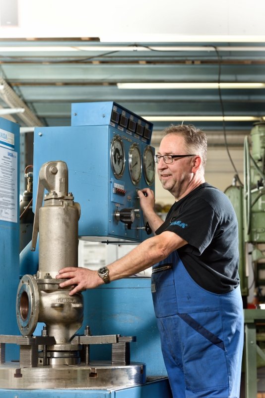 Heute ist der Brate-Eier-auf-dem-Gehweg-Tag. ;-)
Die Botschaft des Brate-Eier-auf-dem-Gehweg-Tag ist eindeutig. Anfang Juli sollte der Gehweg so sehr in der Sonne brutzeln das man problemlos Eier darauf braten kann….

Wir sind auch bei grosser Hitze mit Motivation für Sie da.