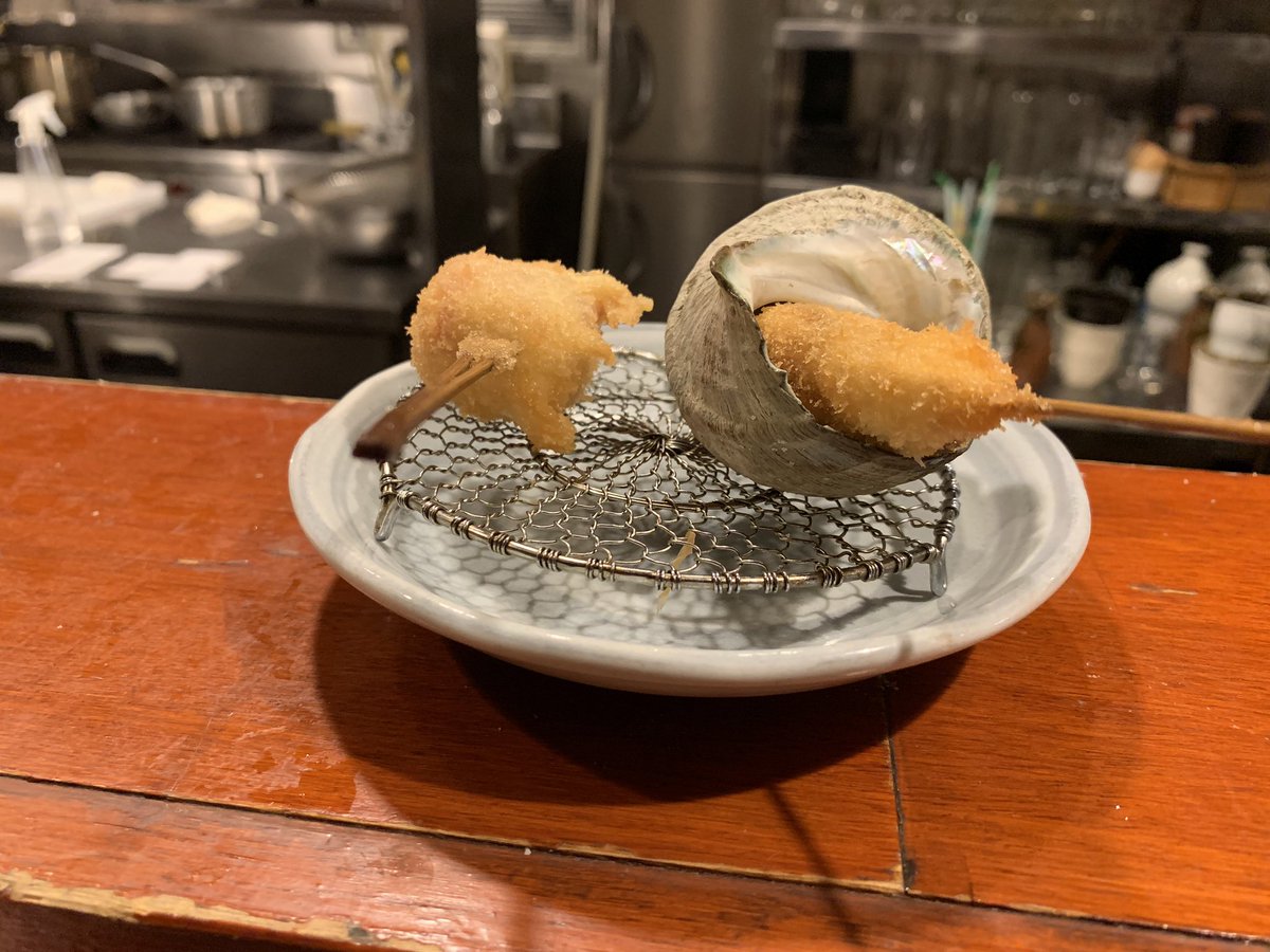 【串音】
@渋谷:渋谷駅から徒歩5分

サザエやチーズなどの珍しい揚げ物も食べれる串揚げダイニングバー

今月のおまかせコースは1本210円！
お腹いっぱいになったら、ストップの札を立てるだけ！

最初にメニューを見せてもらえるので、食べれないものがある場合は予め伝えることもできます！