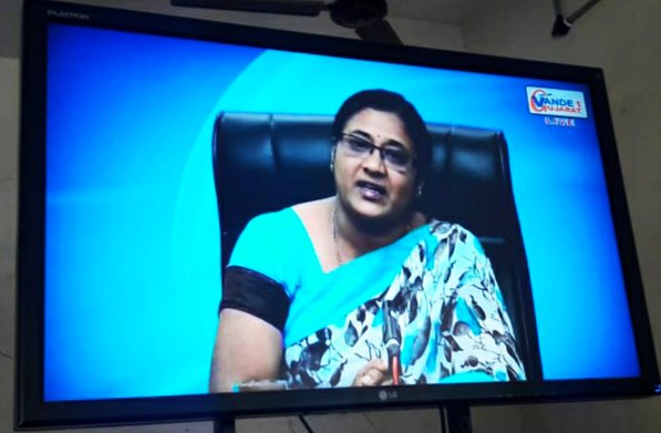 rujuta_r's tweet photo. My privilege to be on Vande Gujarat TV Channel for a Master Class on #Chetna - An FOAK Mobile learning program for #SSA teachers on #ChildrenwithSpecialNeeds. Congrats to #GujaratGovt for this initiative.. Program developed by #361DM. Best wishes.. https://t.co/dvJIUJTCs7