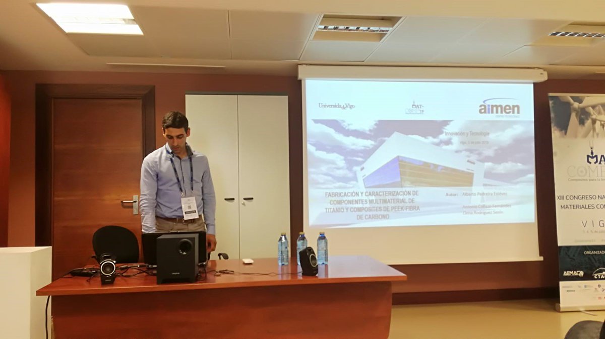 aimenct's tweet image. 🔴#MATCOMP19 

Terminábamos el día de ayer con Alberto Pedreira presentando otro trabajo del proyecto @_ComMUnion_: &quot;Fabricación y caracterización de #componentes #multimaterial de #titanio y #composites de PEEK-fibra de carbono&quot; 

#H2020 #EUResearch