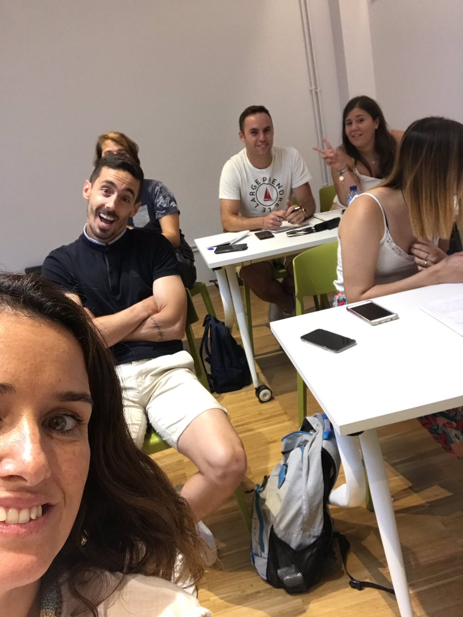 lamardeana's tweet photo. Hoy en #GenerationEOIMD los #GenersValencia tienen la primera presentación de su proyecto de #MarketingDigital. Sobre la mesa #CustormerJourneyMaps #MapasdeEmpatía #BusinessModelCanvas... atención agencias que esta gente controla de metodologías ágiles!!! https://t.co/EmOdbfTADU