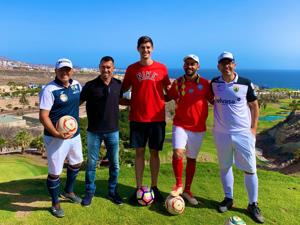#Polideportivo El portero del Real Madrid disfruta del FootGolf en Adeje. bit.ly/2FUI8CC