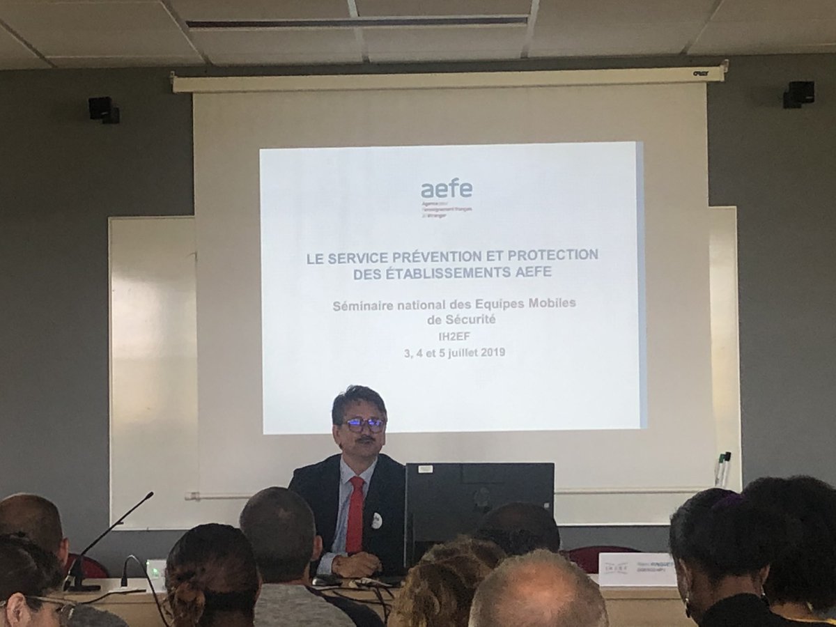 Sadate_Hamadi's tweet photo. @Ih2ef séminaire national des équipes mobiles de sécurité : présentation par @alain_vuong de @aefeinfo d’un plan de formation sécurité-sûreté pour les établissements d’enseignement français à l’étranger #gestiondescrises #MMPLVMS https://t.co/DzKhfLDT2A