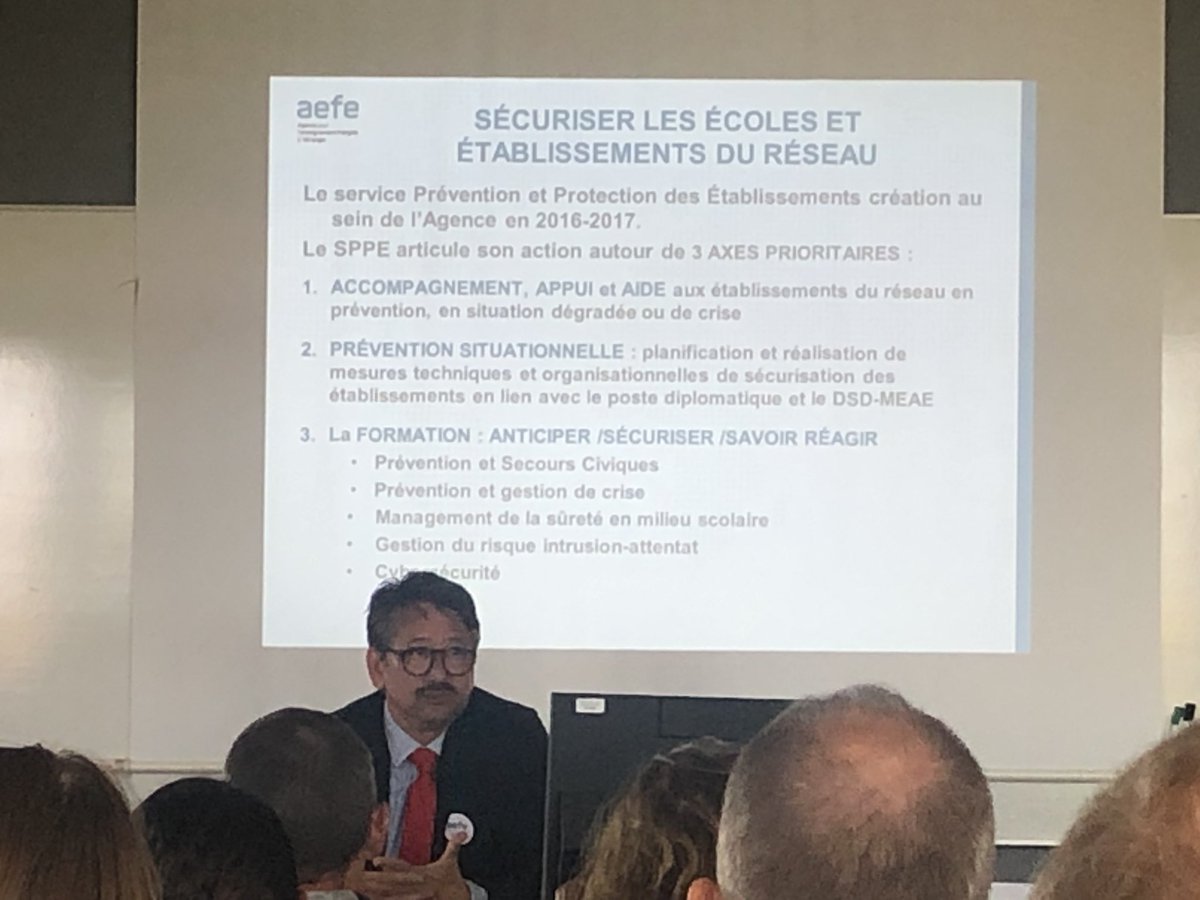 Sadate_Hamadi's tweet photo. @Ih2ef séminaire national des équipes mobiles de sécurité : présentation par @alain_vuong de @aefeinfo d’un plan de formation sécurité-sûreté pour les établissements d’enseignement français à l’étranger #gestiondescrises #MMPLVMS https://t.co/DzKhfLDT2A