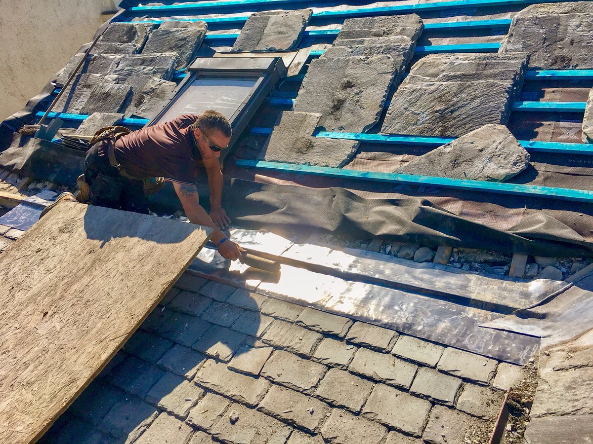 New lead flashing being fitted before re-slating works can commence. The old lead only butted up to main roof and didn't step onto existing eaves line when someone else roofed the lower roof. Water cannot be driven back up in high winds now.

#roofing #leadwork #lead #work #trade