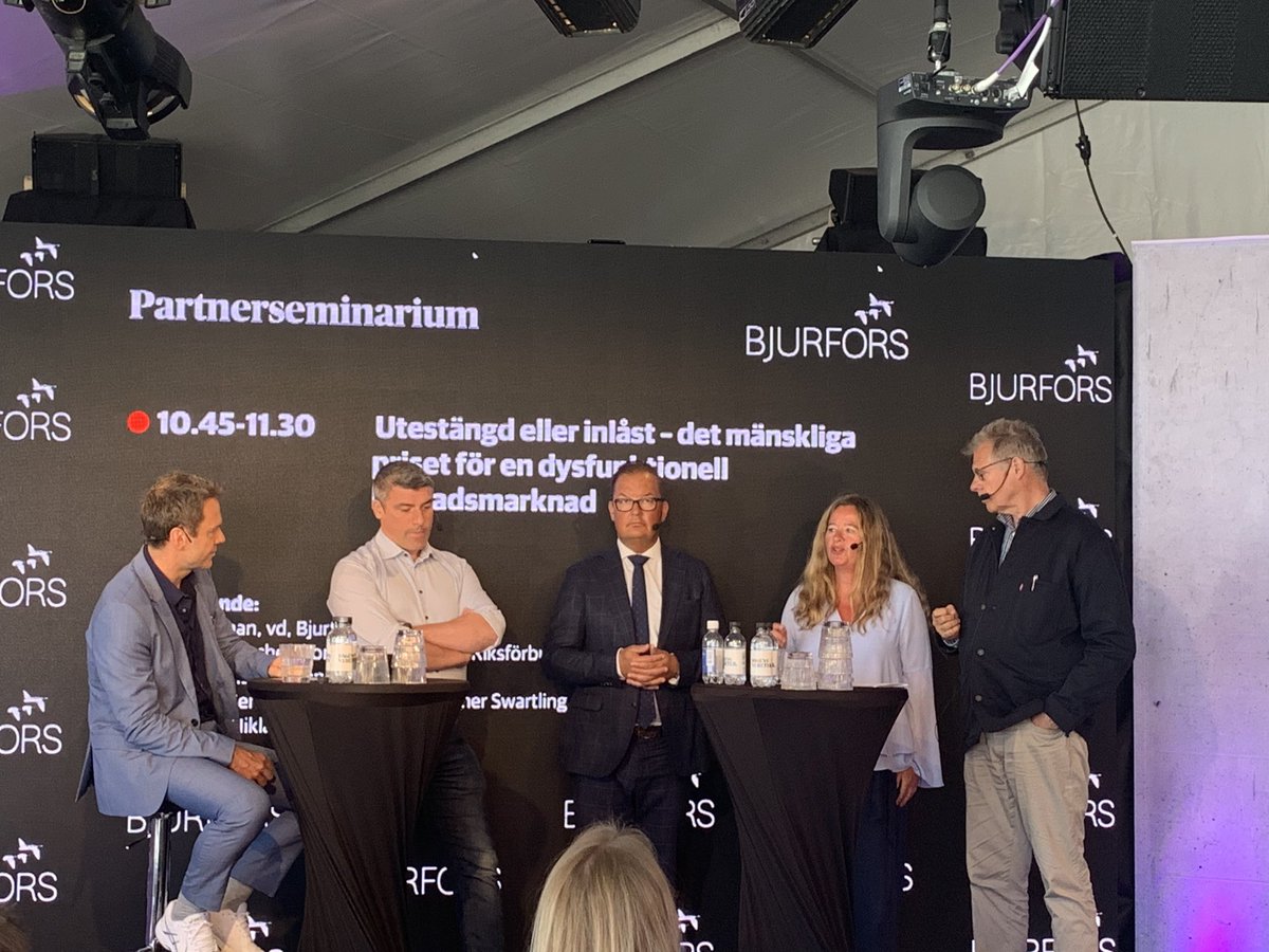 Boendet är centralt för så många frågor. Många ungdomar har fått tacka nej till studier eller jobb pga bostadsbrist. Säger @ClaudiaMWormann <a href="/sbabbank/">SBAB</a> på <a href="/dn/">Dan</a> och <a href="/Bjurfors/">Bjurfors</a> seminarie Utslängd eller inlåst -det mänskliga priset för en dysfunktionell bostadsmarknad.