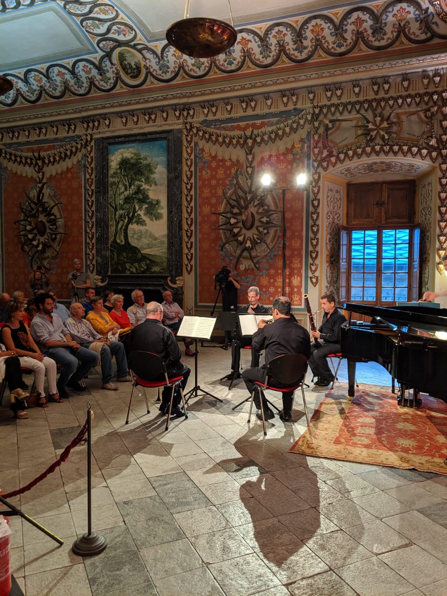 CultureVdA's tweet photo. Ieri sera splendida atmosfera al #CastelloReale di Sarre per #ChâteauxenMusique con brani di Mozart e Beethoven.
Incanto e suggestione.
@LaurentVierin @RDomaine @vvallet67 https://t.co/P1N4GUbf4z