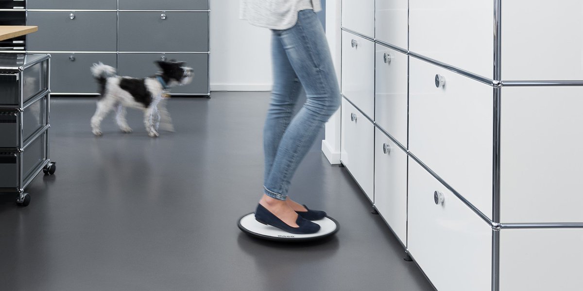 Boerhofproject's tweet image. Een zittend beroep hoef je niet zittend uit te voeren. Dynamisch werken wordt steeds actueler en bij Boerhof zijn we fan. Vandaar dat we nu een leuke actie hebben waarbij we diverse zit-sta producten aanbieden voor een actieprijs. boerhofprojectinrichters.nl/dynamisch-werk… #dynamischwerken #gezond