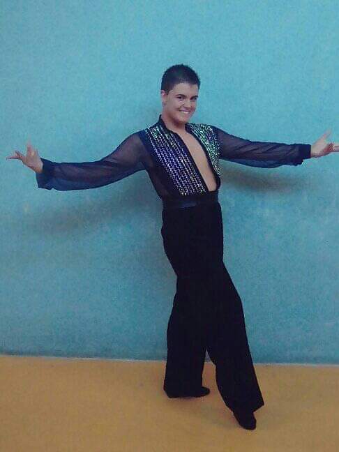 incaciutat's tweet photo. Enhorabona als ballarins inquers pels triomfs al Campeonato de España de Linedance:
👏👏Neus Garrido Bozada
 🏆Campeona de España Novice Junior Teen 2019
👏👏Unai Pino Navarro 
🏆Campeón de España absoluto Junior teen 2019 https://t.co/ozQQvNmoH4
