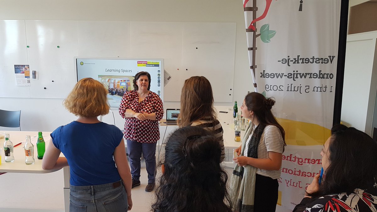 CAT_UUcentre's tweet image. Inspiratiecafé in het Teaching &amp;amp; Learning Lab over active learning spaces. Stel het leerdoel centraal en pas de onderwijsruimte daar op aan. #AcademicTeaching #VJOW
