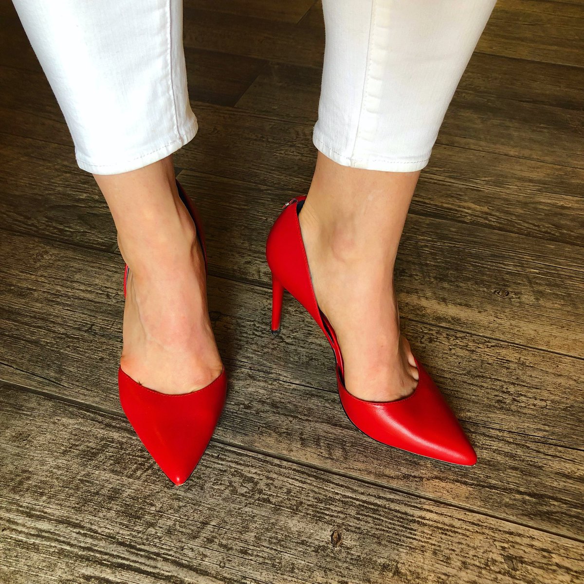 AmberDesign_'s tweet image. Happy 243 Birthday America!
🇺🇸Today we celebrate our independence from Great Britain. Our forefathers had an idea for our country that was unlike anything the world had seen! #USA #America #HappyBirthday #RedWhiteBlue #IndependenceDay #PowerPumps #heels #IHeartShoes #ShoeLover