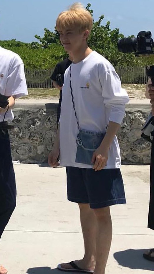 แตงโมปั่นแก้วนึงค้าบ ใส่แตงโม5ชิ้น ไม่ต้องลดหวาน แคะเม็ดออกด้วยนะค้าบเผื่อติดคอ

เดี๋ยวยืนรอตงนี้นะค้าบ