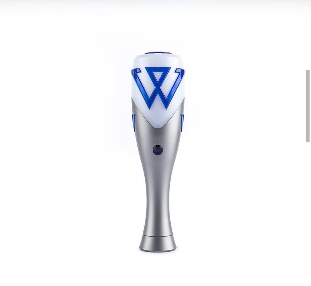 SmileForU_shop's tweet photo. 💙𝐏𝐫𝐞𝐨𝐝𝐞𝐫 #WINNER LIGHT STICK OFFICIAL Ver.1 &amp; Ver.2  ✨
 𝐏𝐫𝐢𝐜𝐞 890 ฿ 💸

📦 60/80  
🌈สอบถาม DM #ตลาดนัดวายจี #ตลาดนัดรวมด้อม #ตลาดนัดอินซอ #ตลาดนัดวินเนอร์ #ตลาดนัดwinner #WINNER #WINNERComingSoon #WINNER_WE https://t.co/hhwJNsuvmy