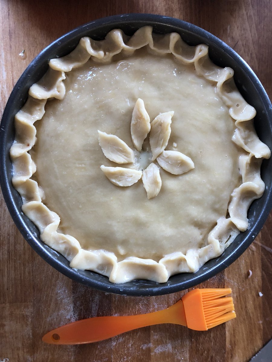 thecookingshed's tweet photo. Looking forward to greeting our guests at tonight’s perfect pie class with a slice of our pulled ham, sausage, leek &amp; cider pie 
#pie #pieclass #pastry #hotwaterpastry #pastrylesson #cookerylesson #adultclass #pulledham #chefslife #foodporn https://t.co/xmGLIvR3Vd