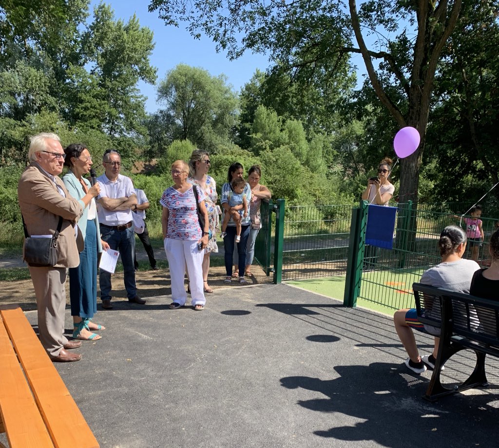 Mulhouse_presse's tweet photo. 🔵#EnDirect de l’inauguration de l’aire de jeux « bébé bougeotte », rue de Quimper à #Mulhouse. Ce projet a pu être réalisé dans le cadre du budget participatif #Mulhouse diagonales. #MulhouseCvous https://t.co/XFSrZVFgPE