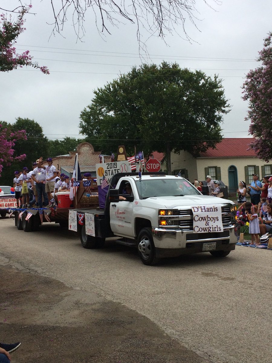 THE CHAMPS ARE HERE!!!
The D’Hanis boys and girls state champions are cruising through Castroville at the annual Fourth of July parade.