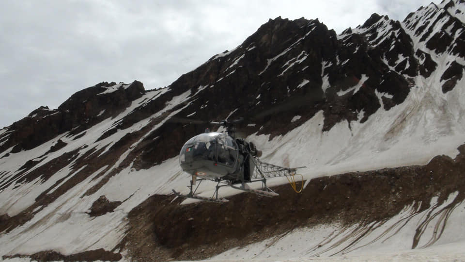 5472_nde's tweet photo. #SearchAndRescue #Mission: 3rd July. Two Cheetah helicopters of #IndianAF got airborne at first light for Camp 1 site of Nanda Devi Peak and recovered mortal remains of 07 Mountaineers in 04 shuttles from Munsiyari helipad to Camp 1.
https://t.co/y6Ur9YwnEg https://t.co/G5r71doasq