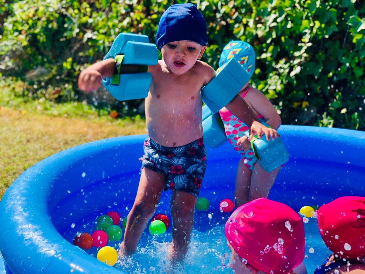 lesalzines's tweet photo. Tots a l’aigua a la #piscina #summercamp #lesalzines 💦ens familiaritzem amb l’aigua, a través del moviment aprenem a tots nivells! #psicomotricitat #sensorial #seguretat #social 👏🏻 https://t.co/VhynO68EA5