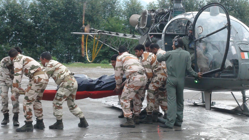 5472_nde's tweet photo. #SearchAndRescue #Mission: 3rd July. Two Cheetah helicopters of #IndianAF got airborne at first light for Camp 1 site of Nanda Devi Peak and recovered mortal remains of 07 Mountaineers in 04 shuttles from Munsiyari helipad to Camp 1.
https://t.co/y6Ur9YwnEg https://t.co/G5r71doasq