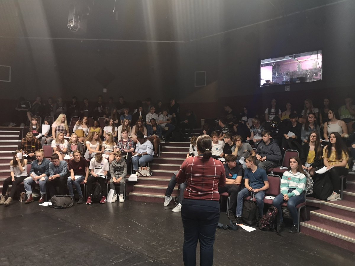 DeanesKS4's tweet photo. Hope our Year 10s found their taster day a worthwhile experience @USP_college Remember that tomorrow is Review Day and it is expected that students attend in uniform for their scheduled appointment. #iMatter https://t.co/toAKGXQoLc